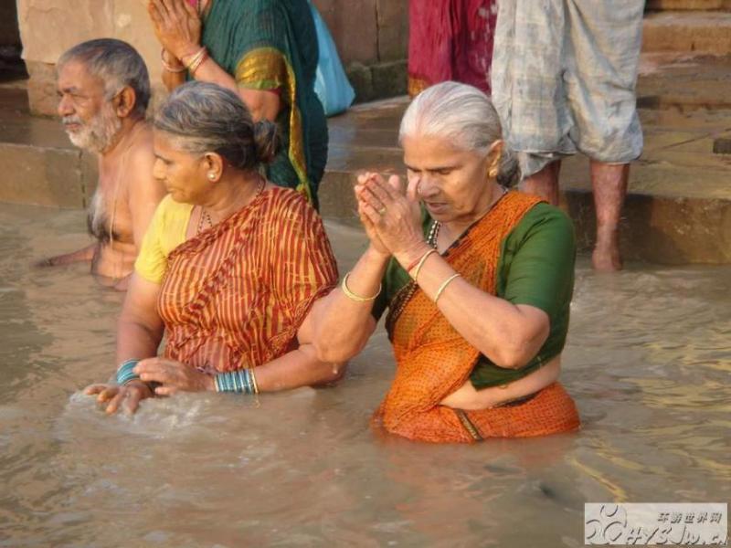 mornign-on-ganges-banks.jpg