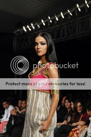 shaiyanne_malik_pfdc_pakistan_fashion_week_34.jpg