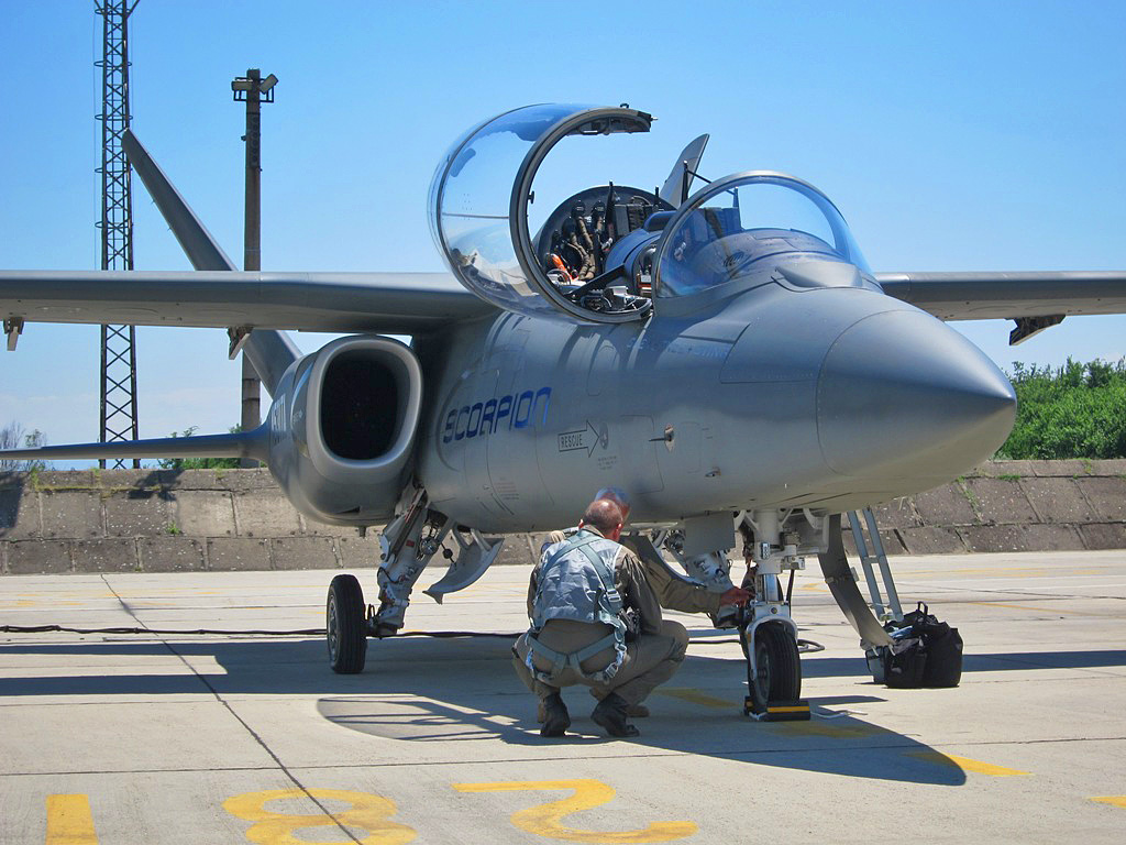 Textron_AirLand_Scorpion_pre_flight_check.JPG