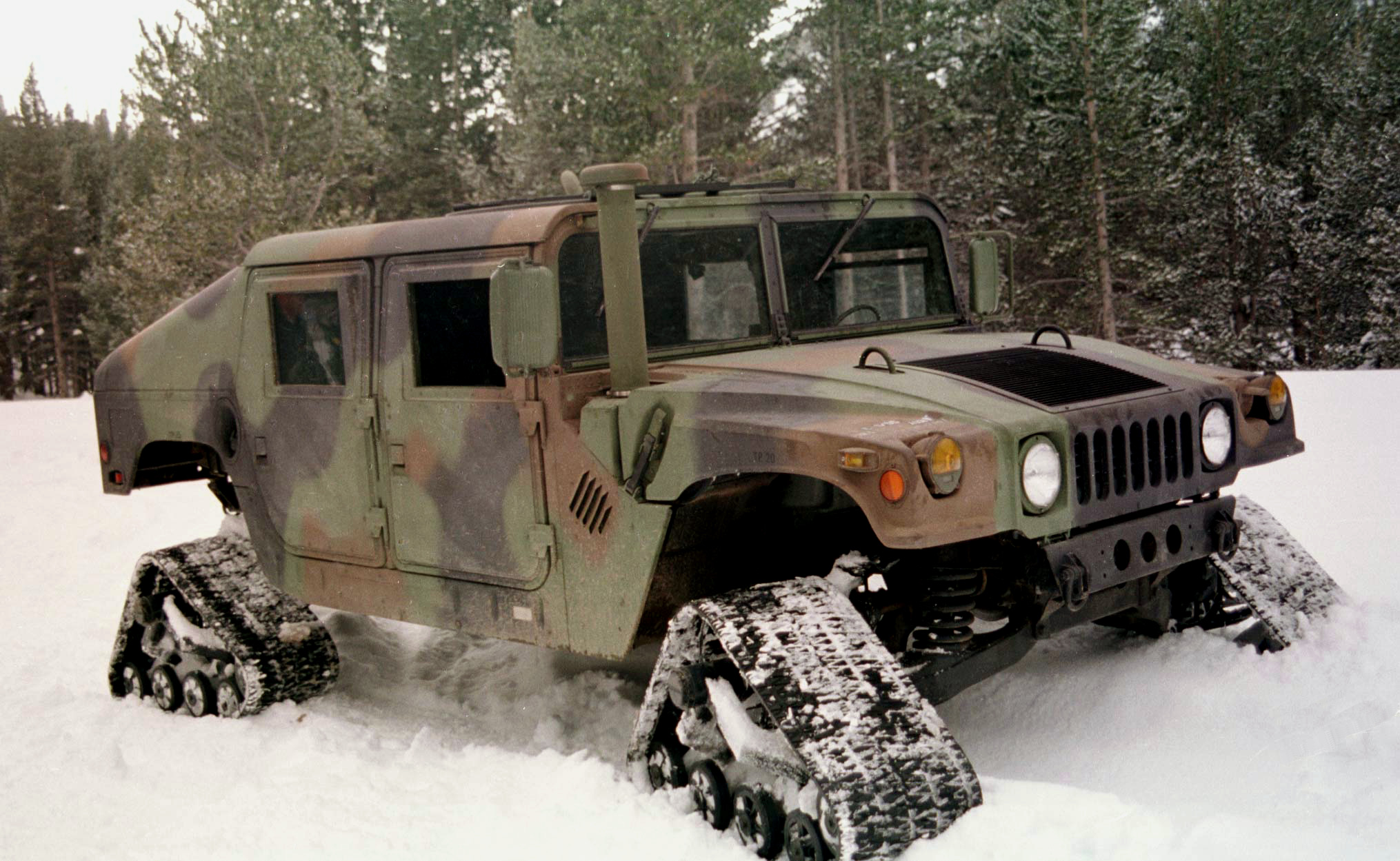 Humvee_equipped_with_four_snow_treads.jpg