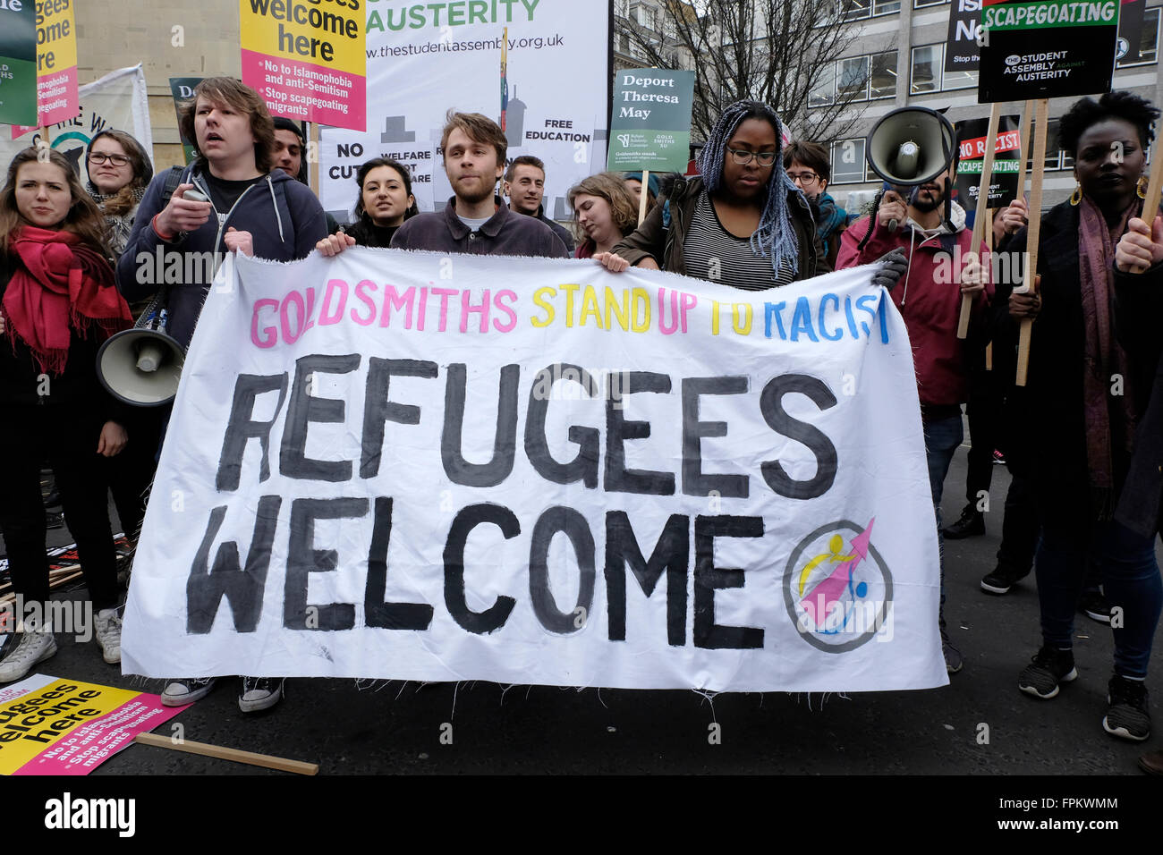 goldsmiths-university-students-hold-a-banner-reading-refugees-welcome-FPKWMM.jpg