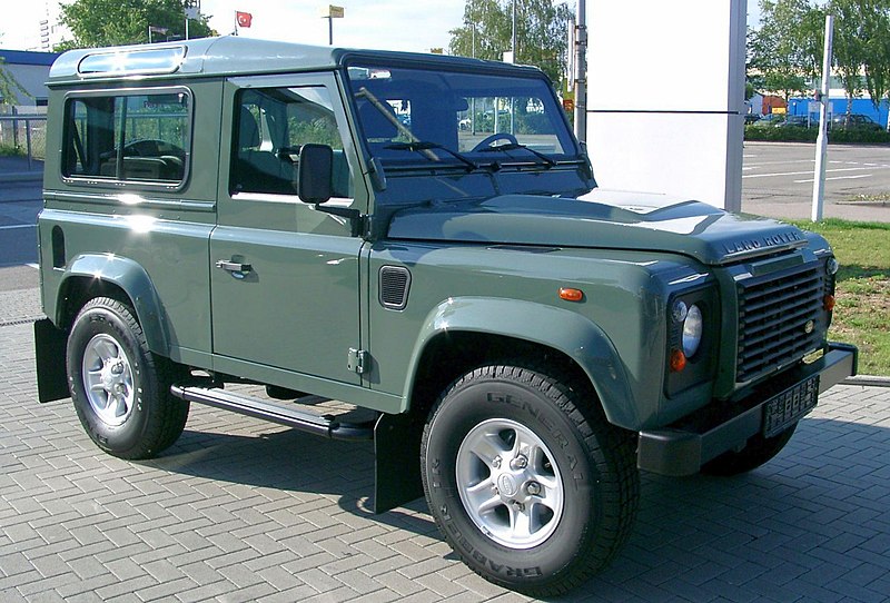 800px-Land_Rover_Defender_front_20070518.jpg