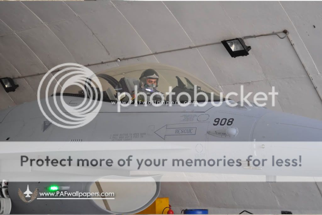 F-16_bk52_pilot.jpg