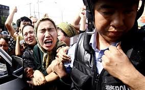 -Etnik-Uighur-Polis1.jpg