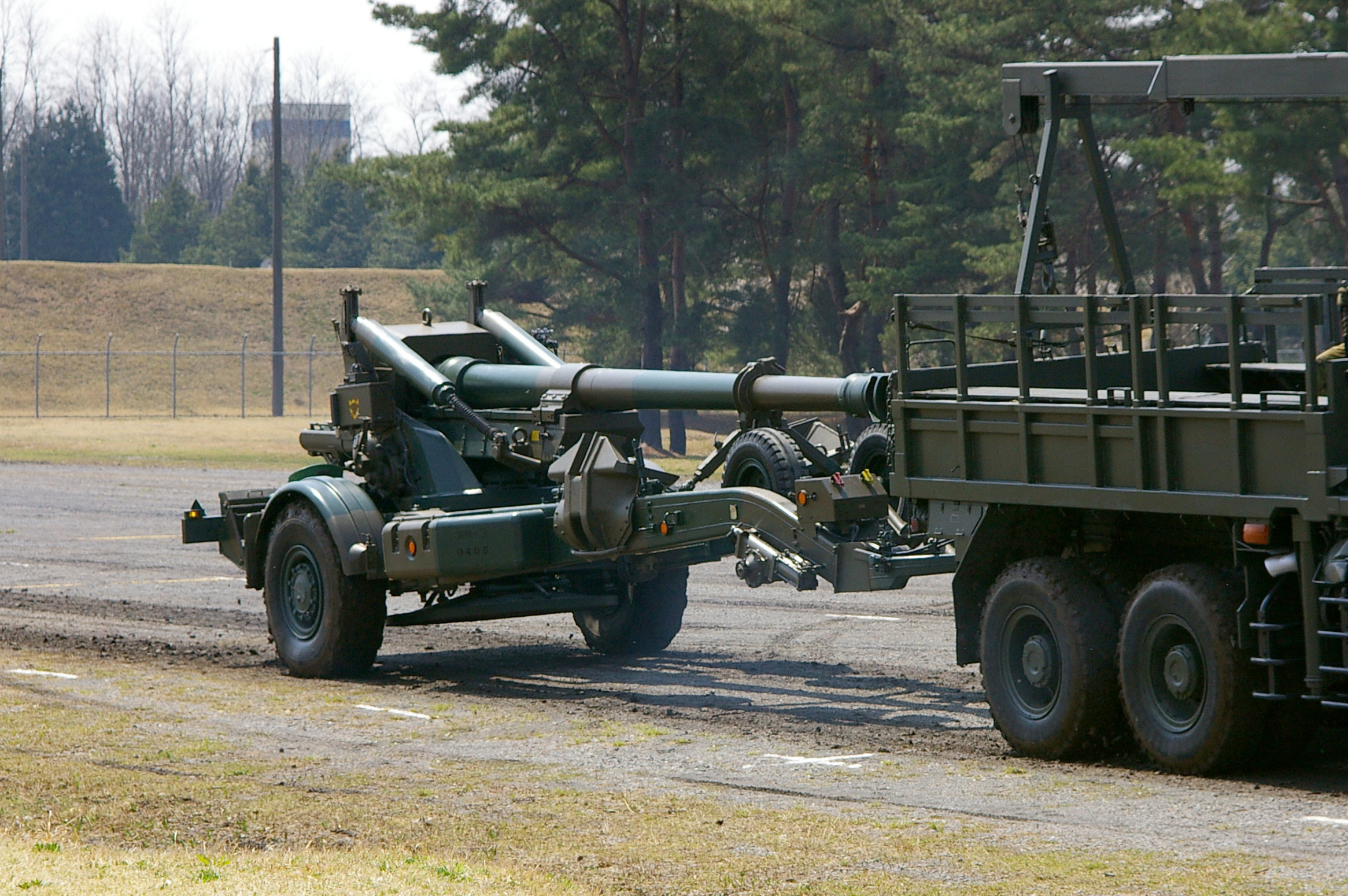 JGSDF_FH70_Howitzer_20070408.JPG