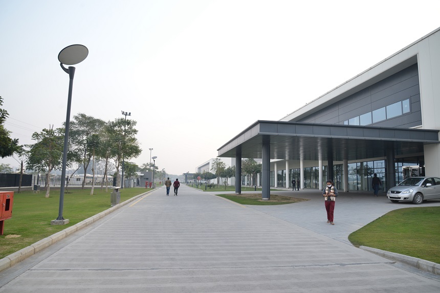 DIB-OPPO-Noida-Factory-2.jpg