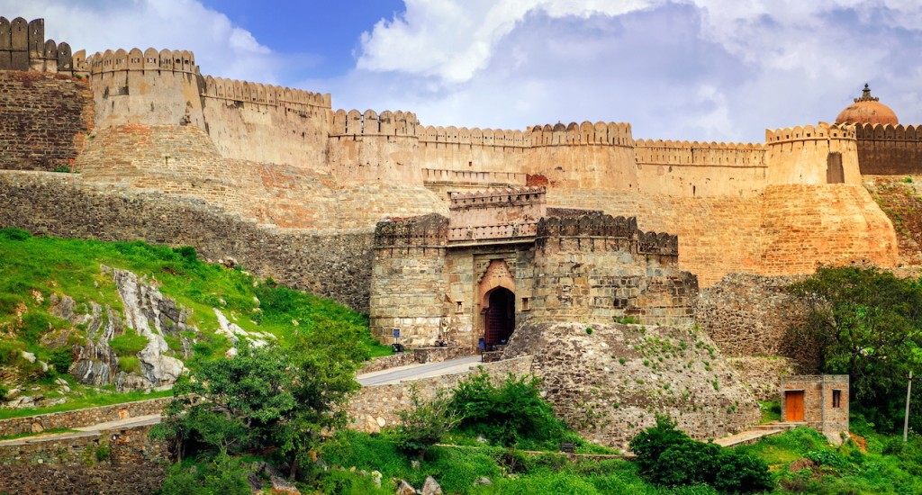 Old-wall-in-Kumbhalgarh-India-copy1-1024x550.jpg