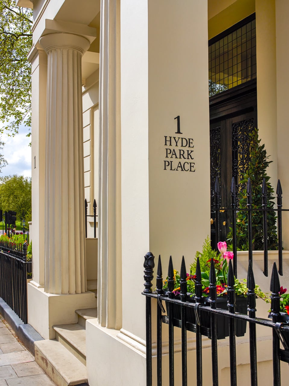 The £50 million London property that forms part of the £190m settlement. Design and photography: Tessuto Interiors London