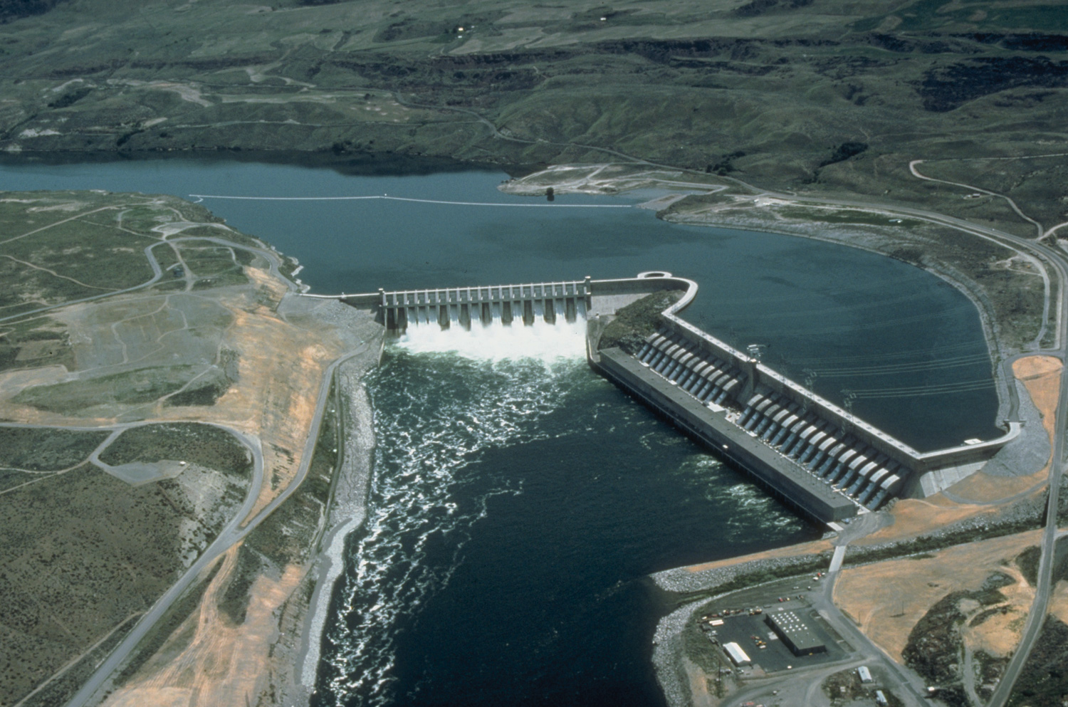 Chief_Joseph_Dam.jpg