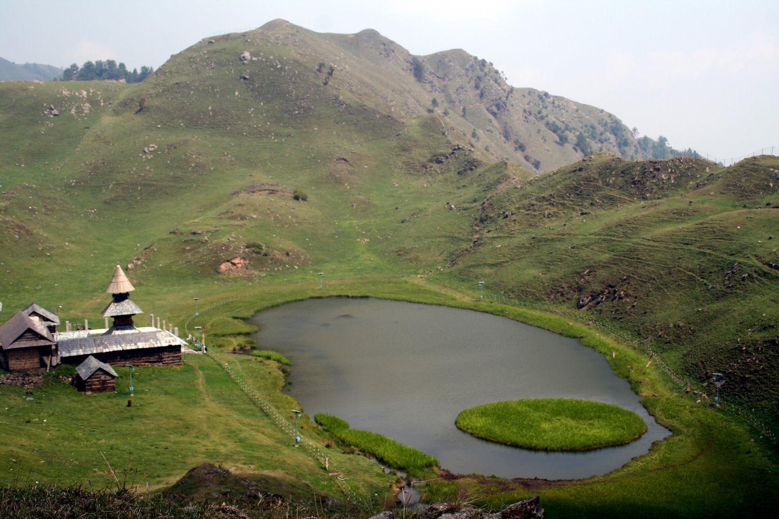 Prashar-lake-Near-Mandi.jpg