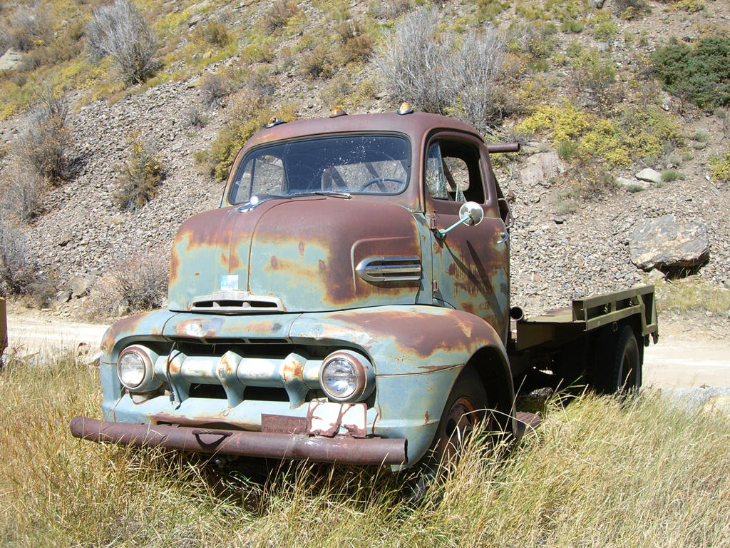 Old_Truck_by_msinabottle.jpg