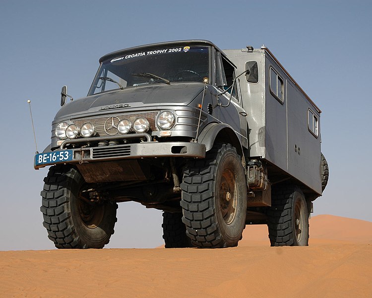 750px-S404-300TDI-erg-chebbi.jpg