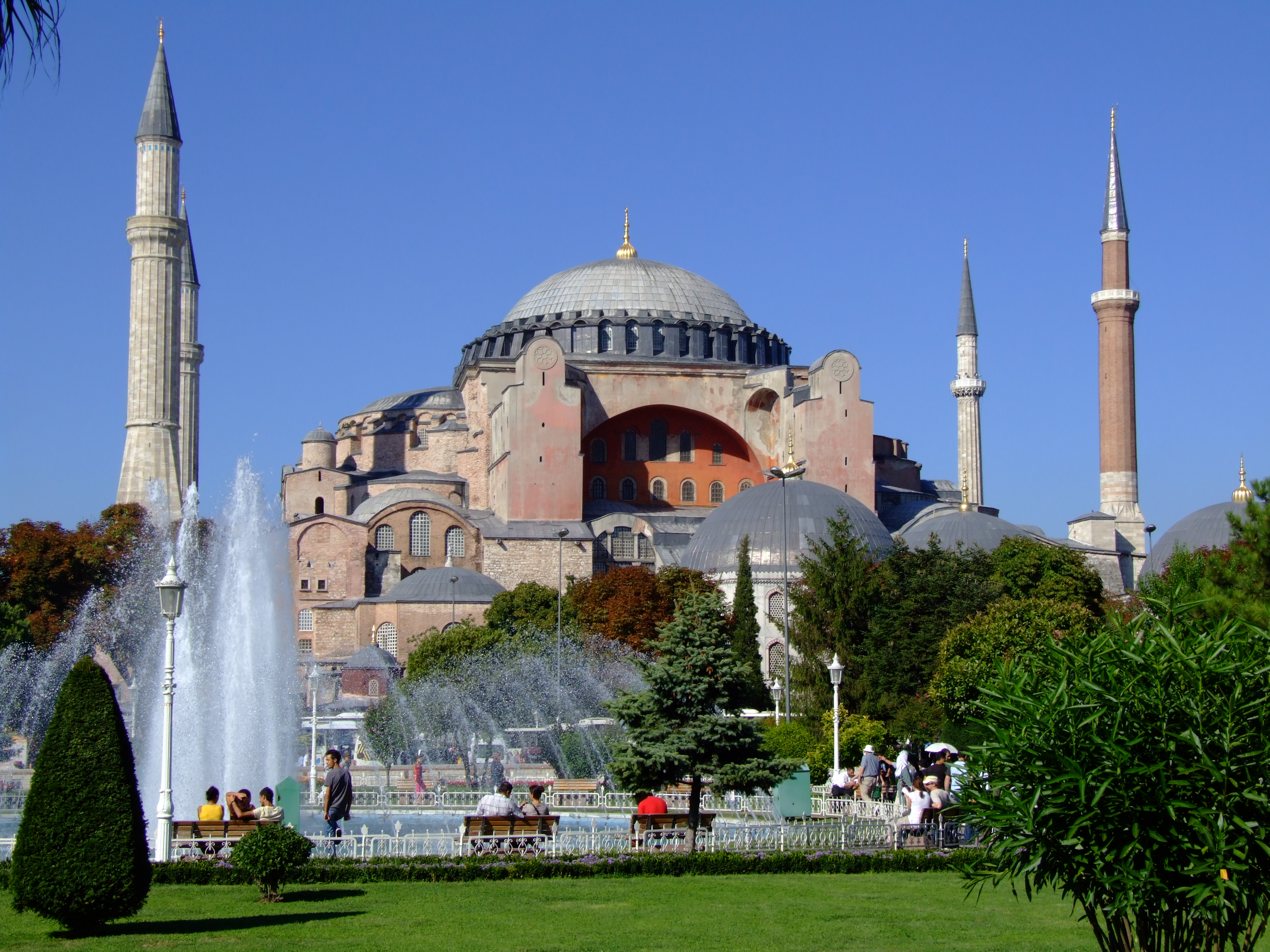 Hagia_Sophia_%285_Aug_2008%29.jpg