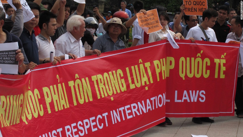 140512115832-hanoi-china-protest-horizontal-large-gallery.jpg