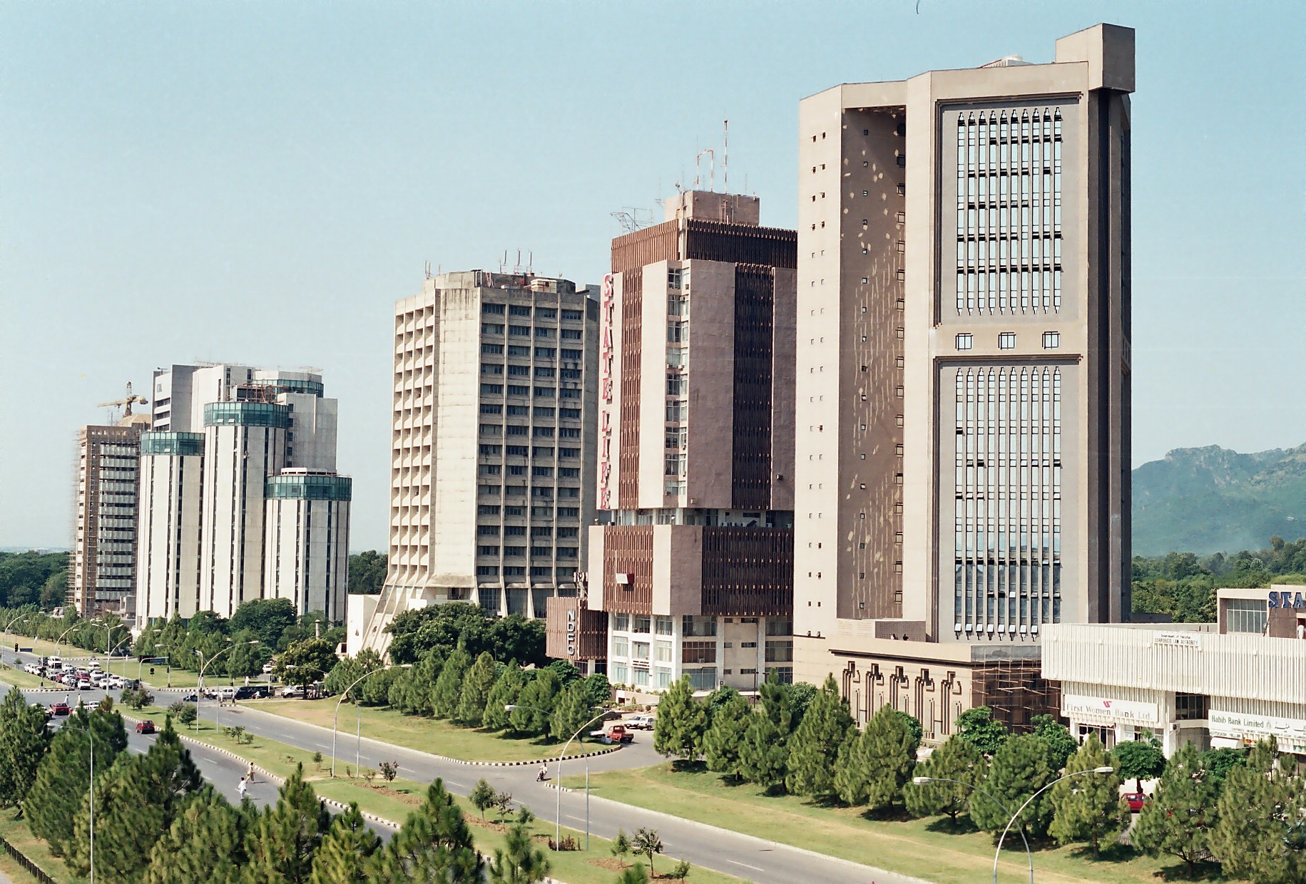 jinnah-avenue-islamabad.jpg