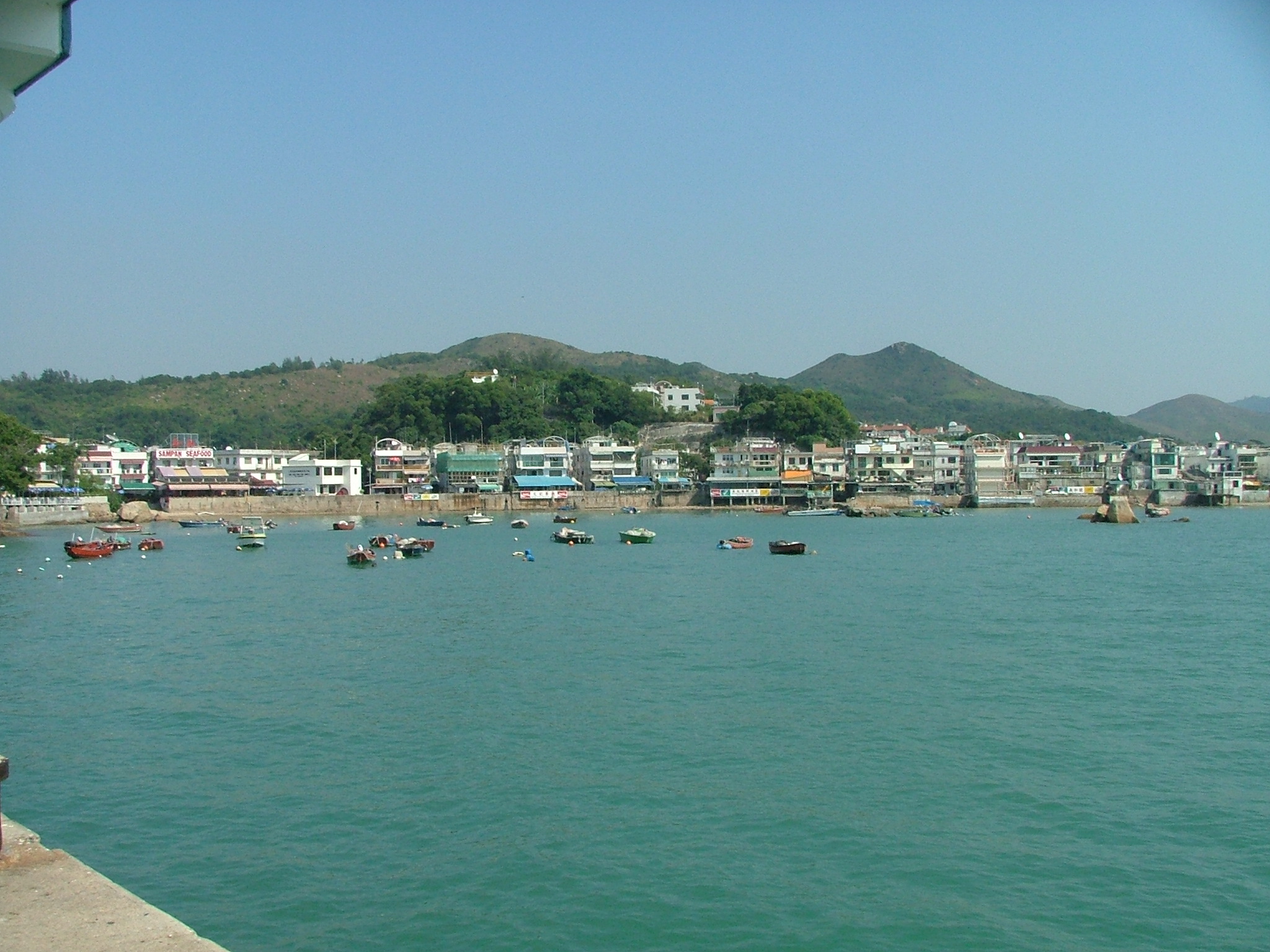 Yung_Shue_Wan_from_the_ferry_pier.jpg