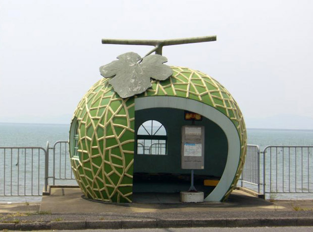 bus-stop-japan-melon.jpg