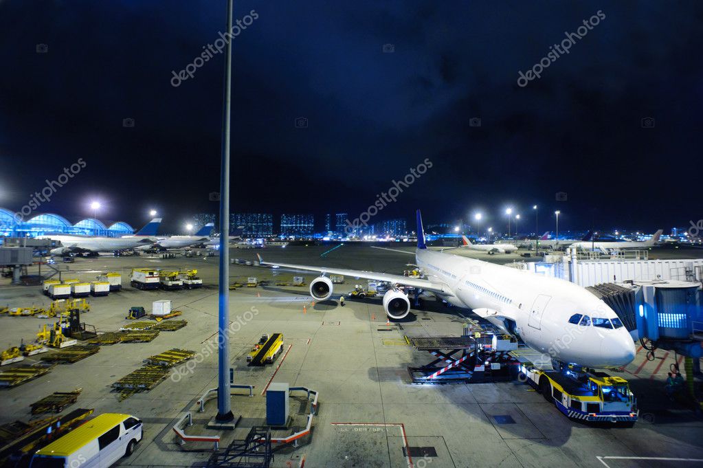 depositphotos_5176359-Hong-Kong-International-Airport.jpg