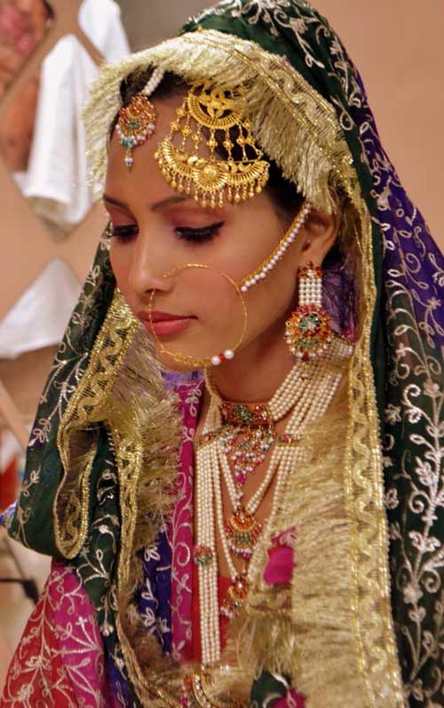 Muslim-Bride-with-Traditional-Jewelry.jpg