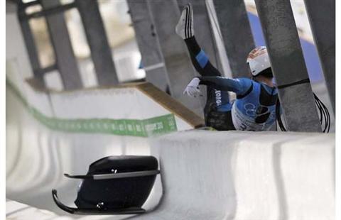 Olympics-Luge-Crash-Pics-4.jpeg