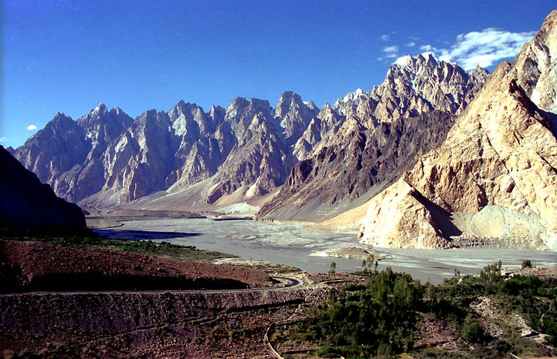 800px-Cathedral_Ridge_Passu_NEFrontier_Pakistan.jpg