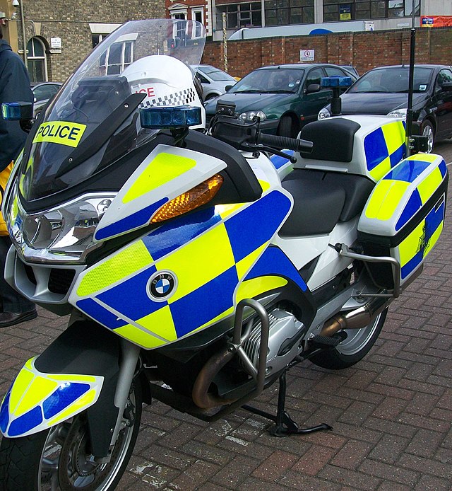 640px-Bedfordshire_Police_Motorcycle.JPG