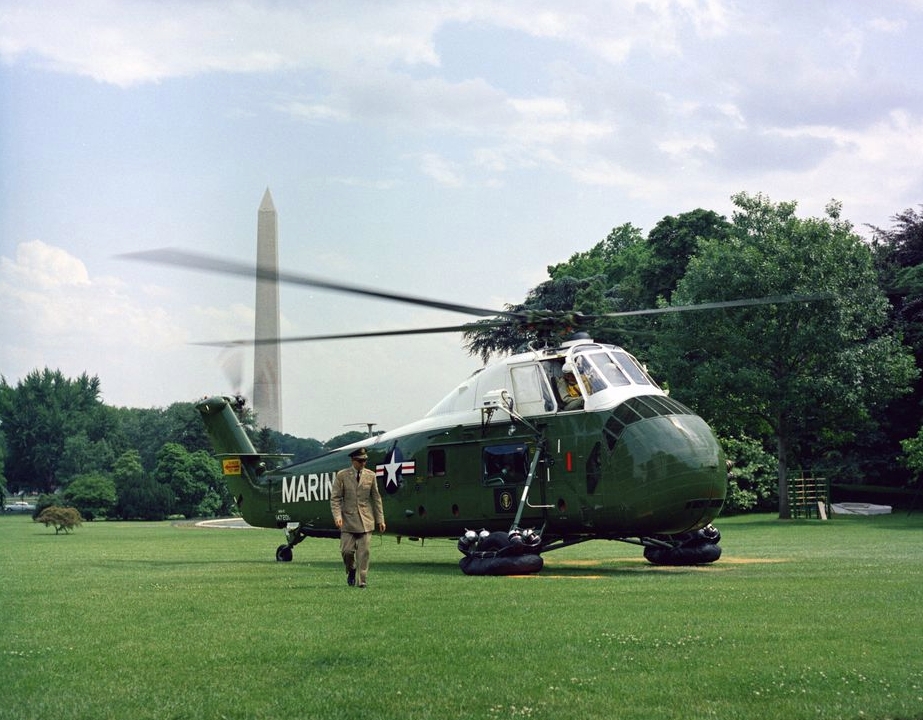 VH-34D_at_the_White_House_1961.jpg