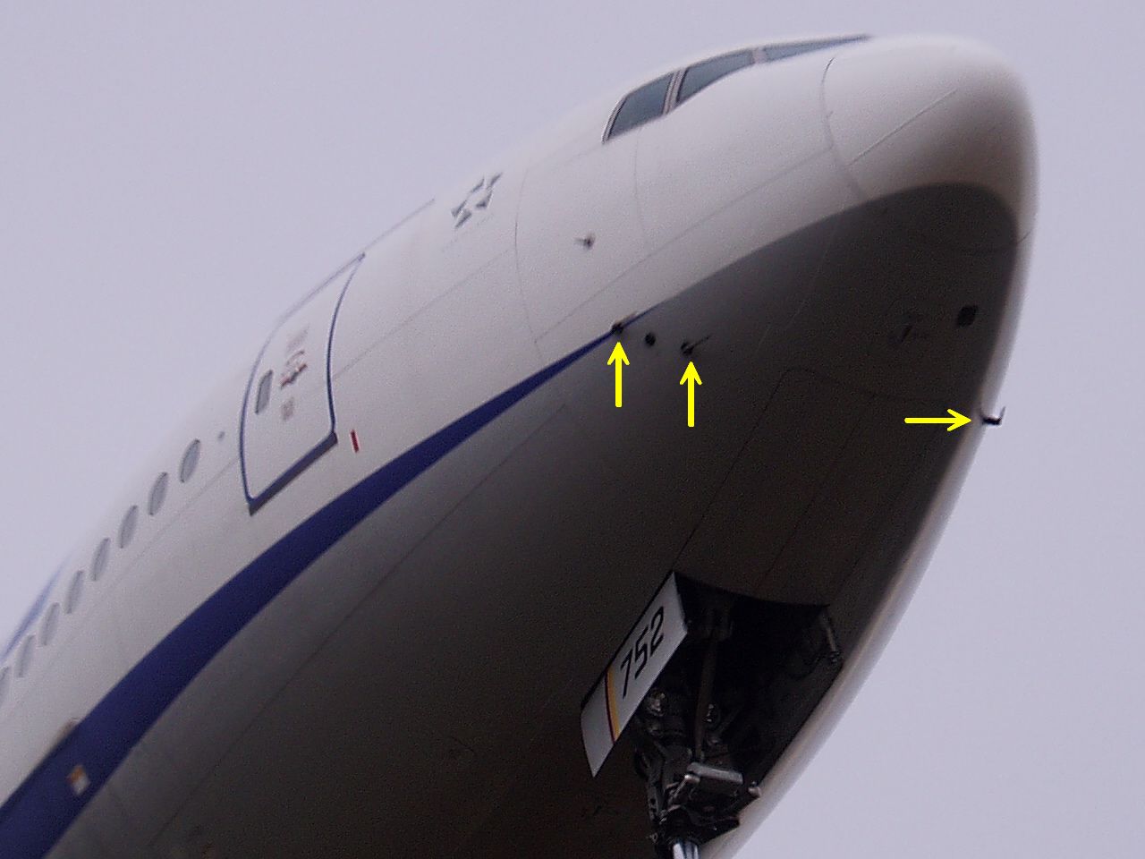 B777-381_JA8752_nose_Pitot_tube_ja.jpg