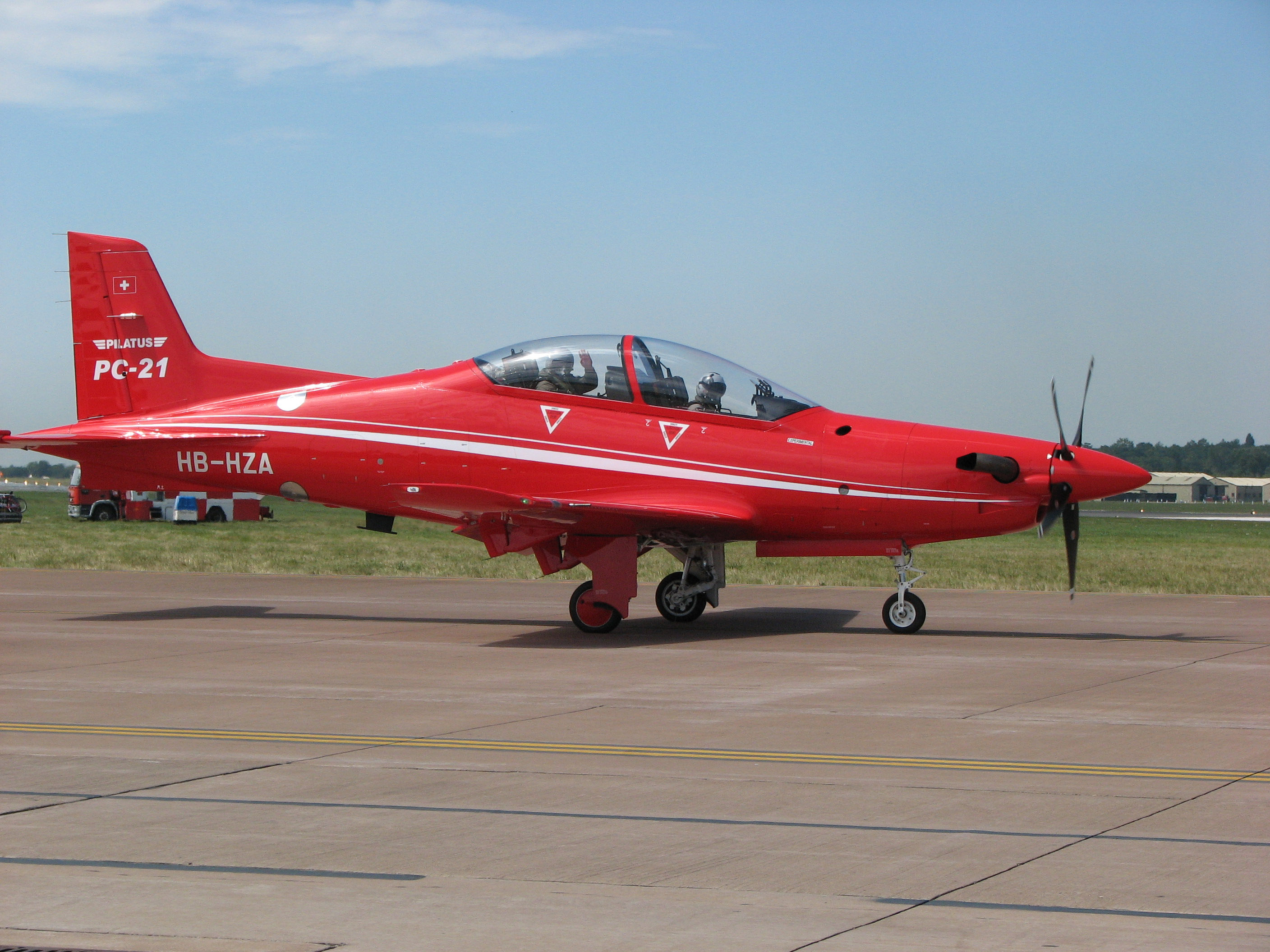 Pilatus.pc-21.fairford2006.arp.jpg