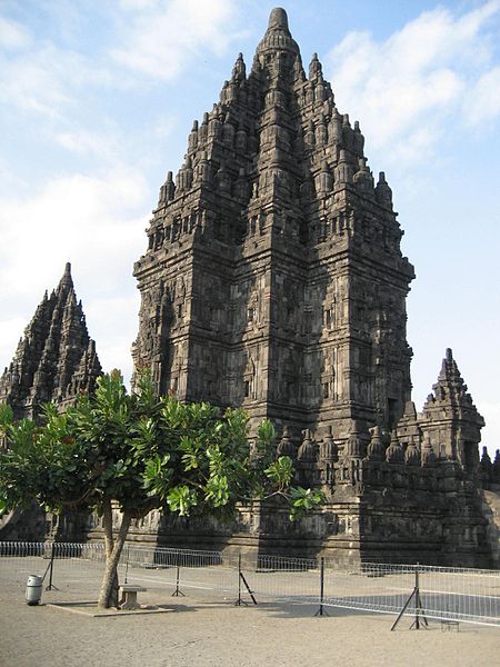 450px-Main_shrine_of_Prambanan_temples.JPG