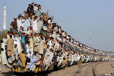 pakistan_train_01.jpg