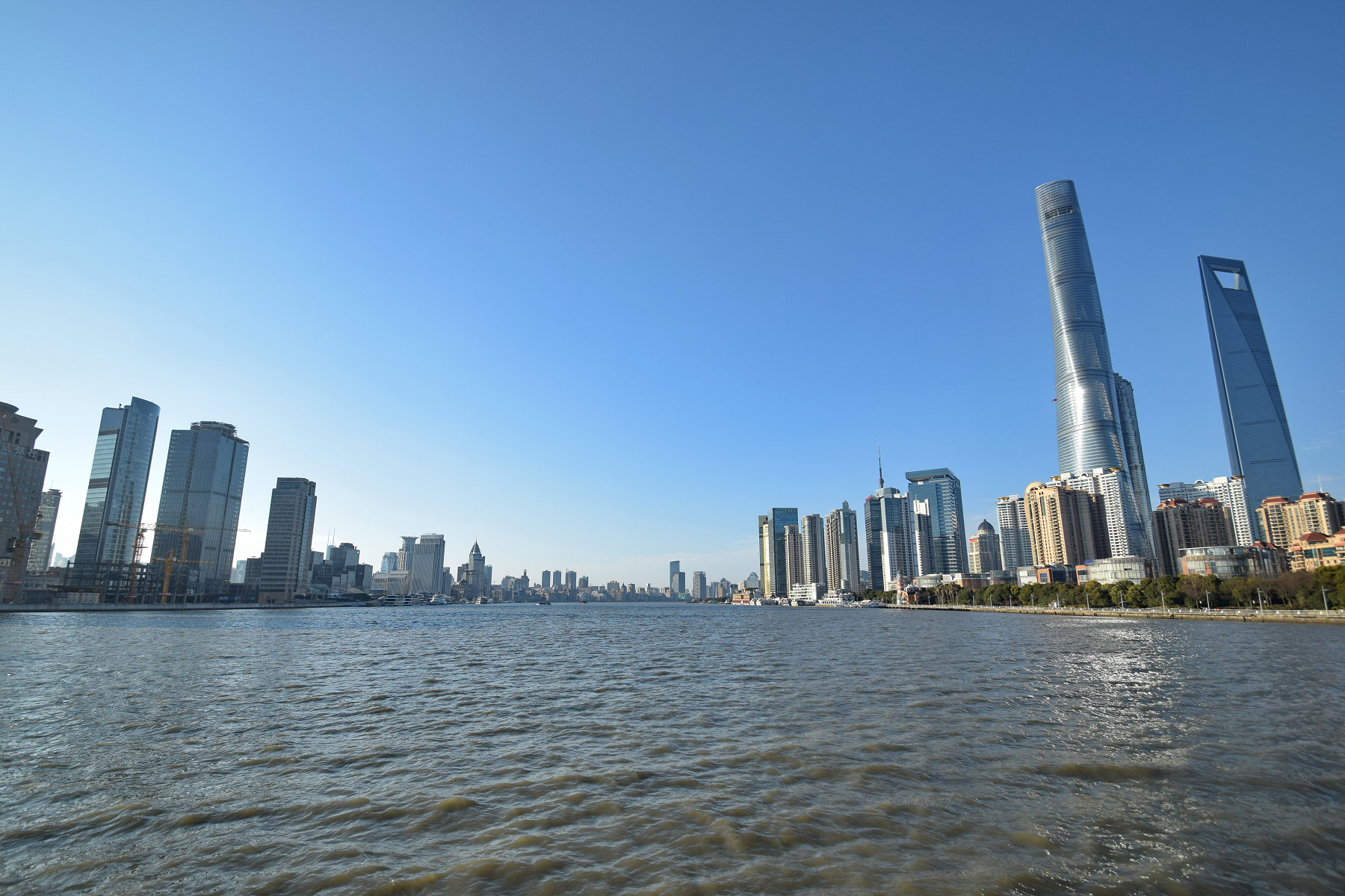 Huangpu_River_2016.jpg