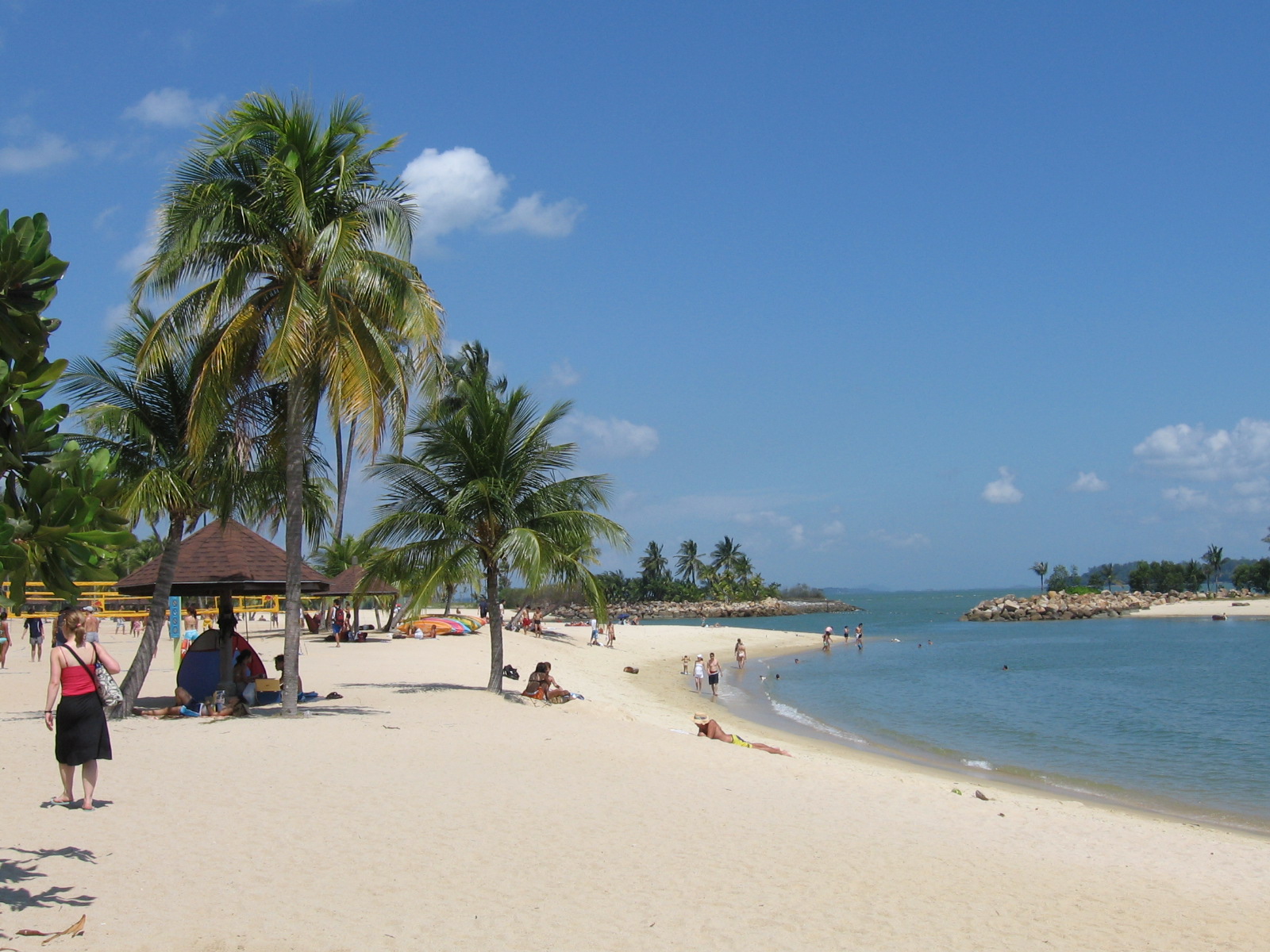 Tanjong_Beach_4,_Sentosa,_Aug_06.JPG