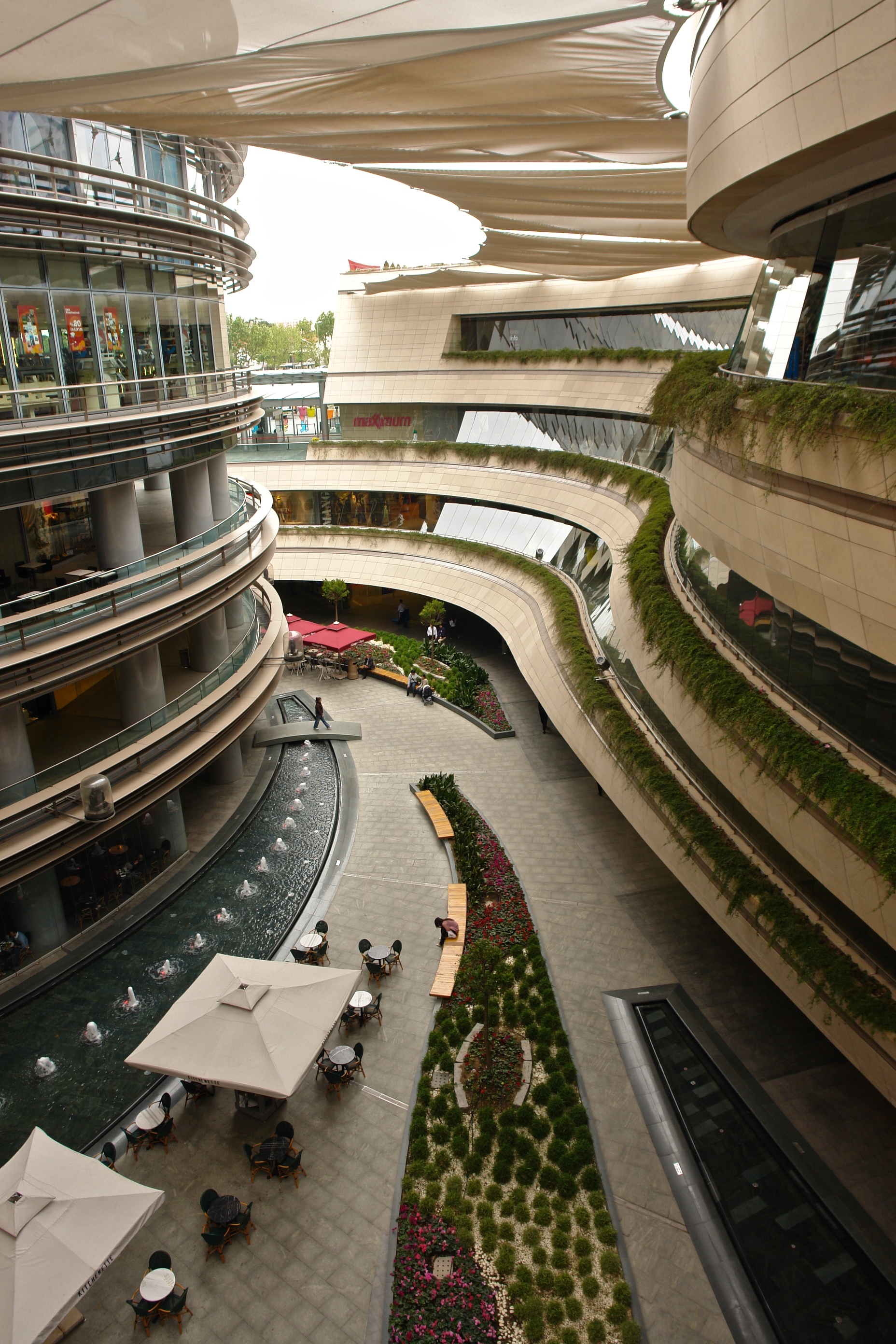 Kanyon_Mall_Istanbul_14.jpg