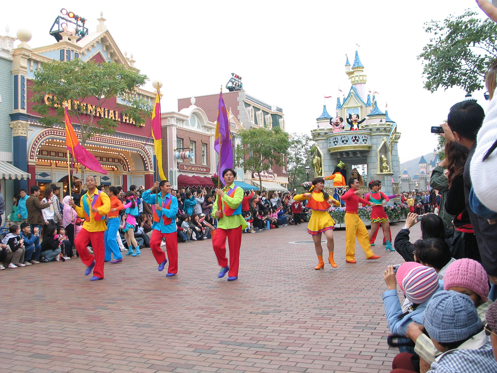 HK_Disneyland_parade_4_by_Dave_Q.jpg