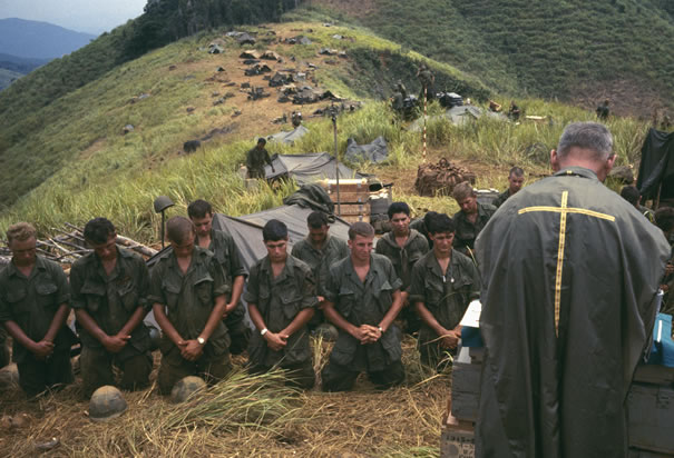 soldiers-pray-with-army-chaplain-vietnam.jpg