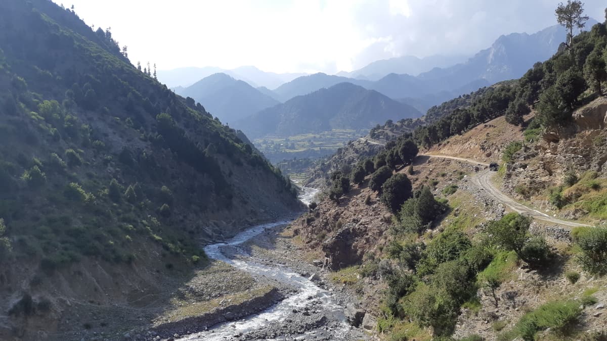 The narrow jeep trek to Jahaz Banda.