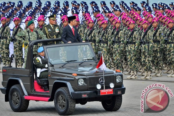 20151005Jokowi-di-Hut-70-TNI.jpg