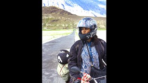 160202105745-pakistan-motorcycle-girl4skardu-medium-plus-169.jpg