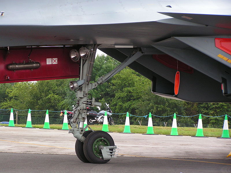 800px-Su-30MKI_nosewheel.jpeg