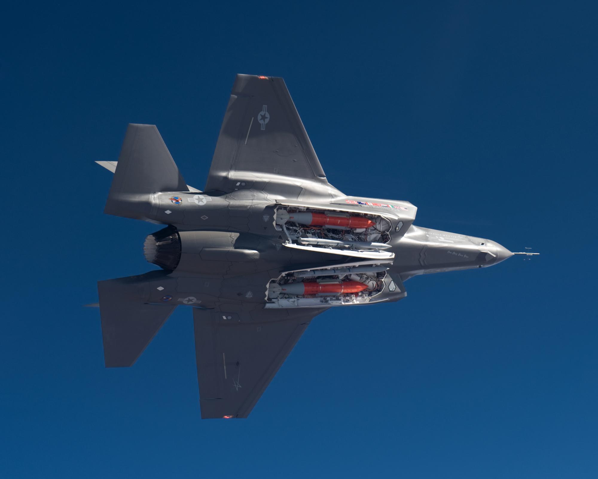 f35-weapon-bay.jpg