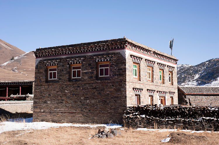 Traditional-Tibetan-house.jpg