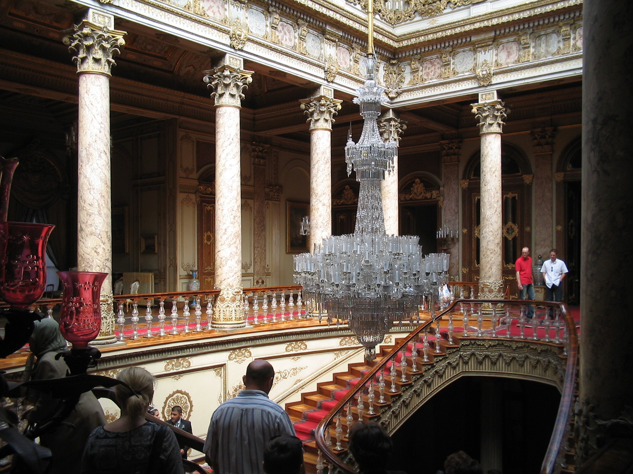 Dolmabahce_Baccarat_bannister.JPG