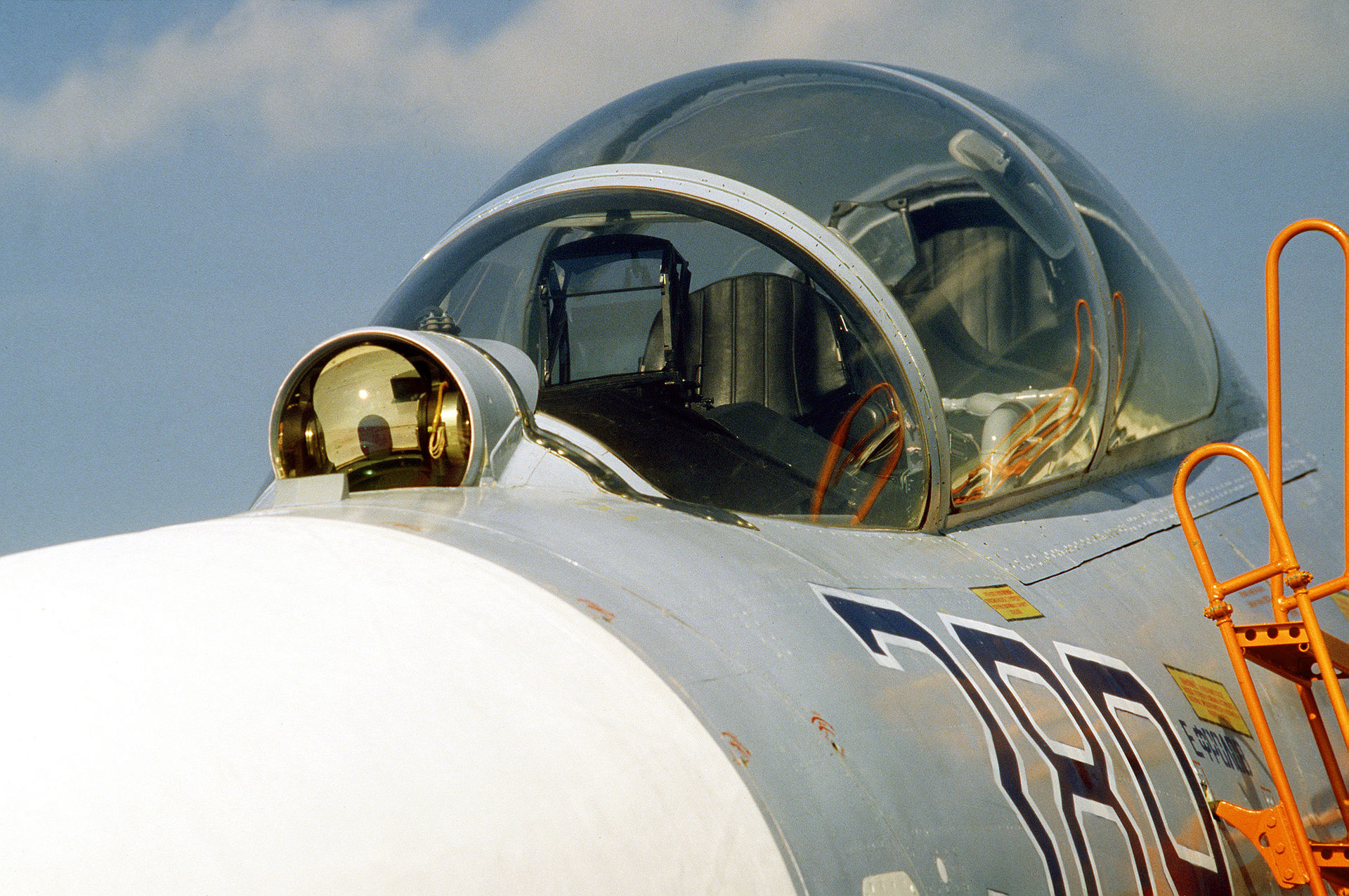 1920px-Su-27UB_cockpit.jpg