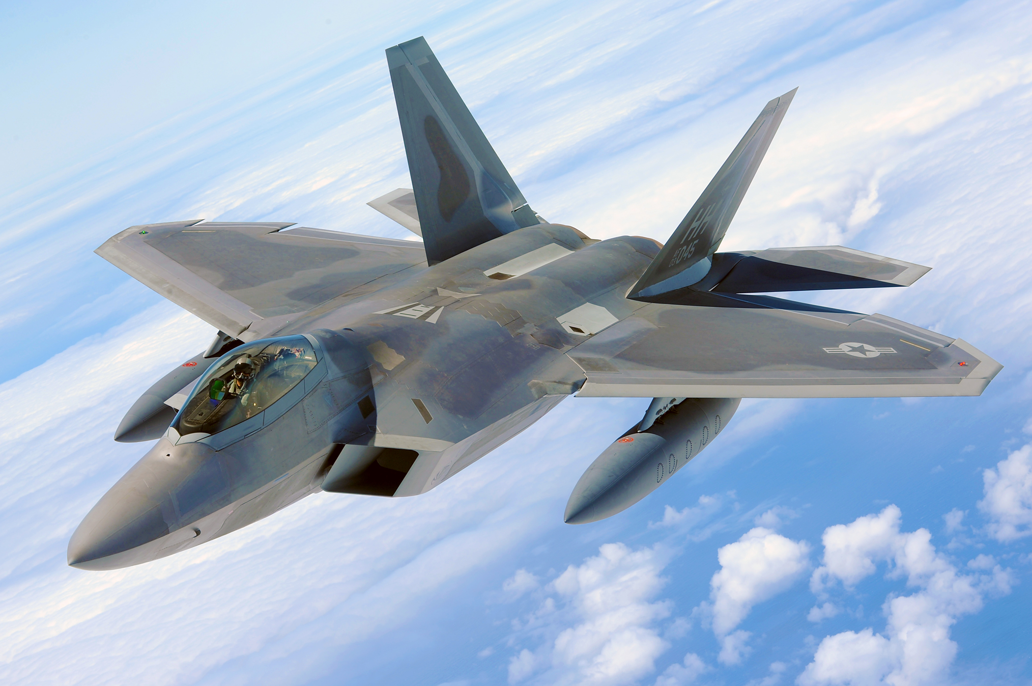 F-22_Raptor_-_100702-F-4815G-217.jpg