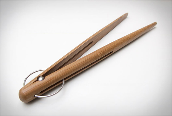 design-house-wooden-pick-up-tongs.jpg