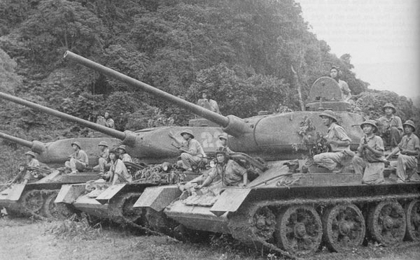 t34-85_viet_1.jpg