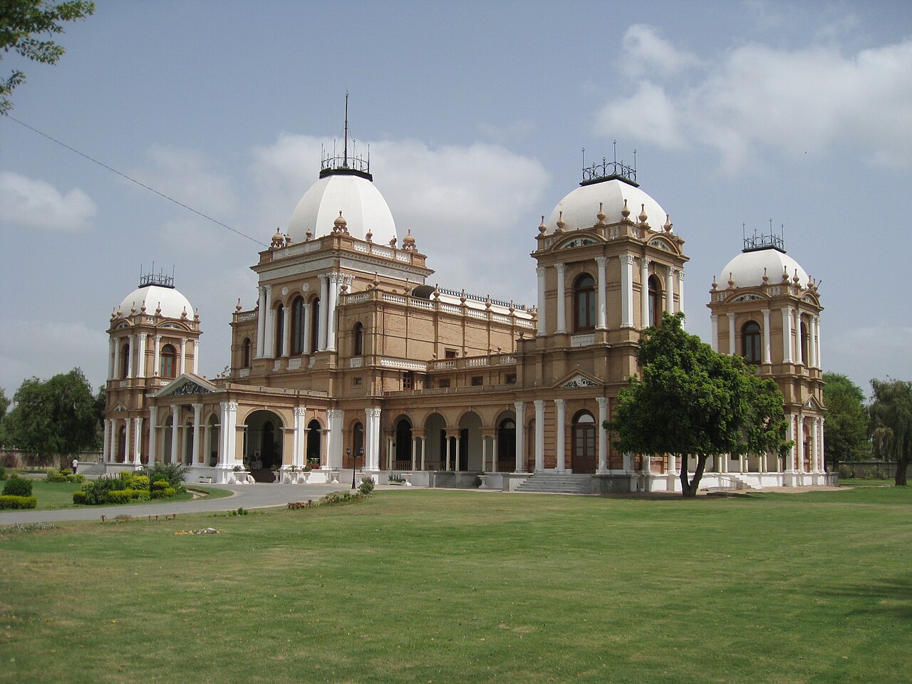 1280px-NoorMahal1.JPG