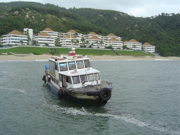 hongkong-buildings.boat-sea.ranch.jpg