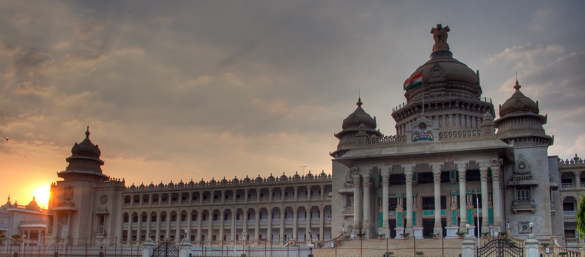 Vidhana_Soudha_sunset.jpg